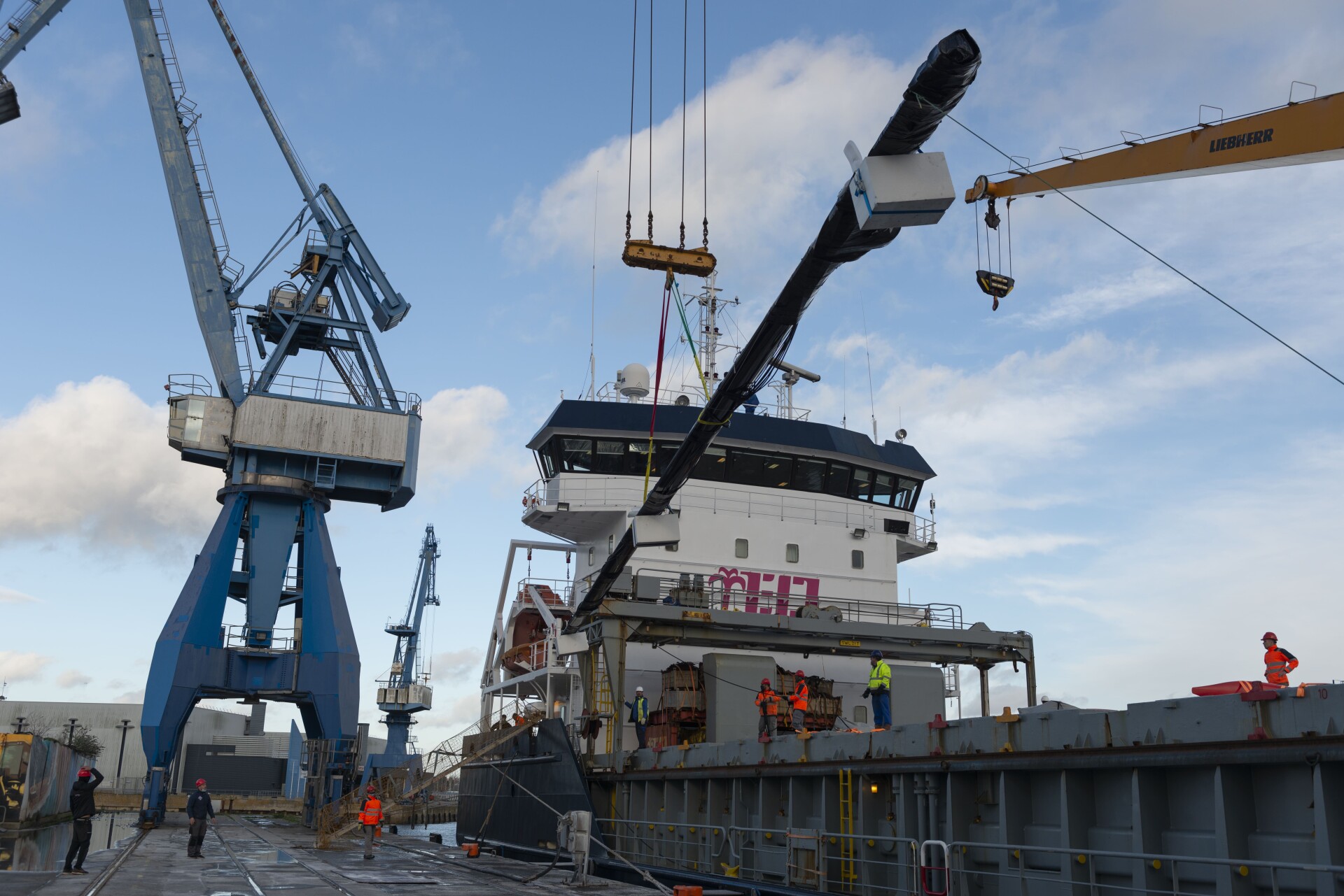 Project cargo for  offshore material